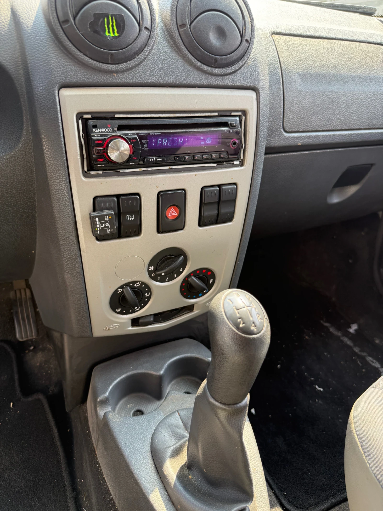 Dacia Logan 1.4 MPI / ГАЗ, снимка 11 - Автомобили и джипове - 55056525