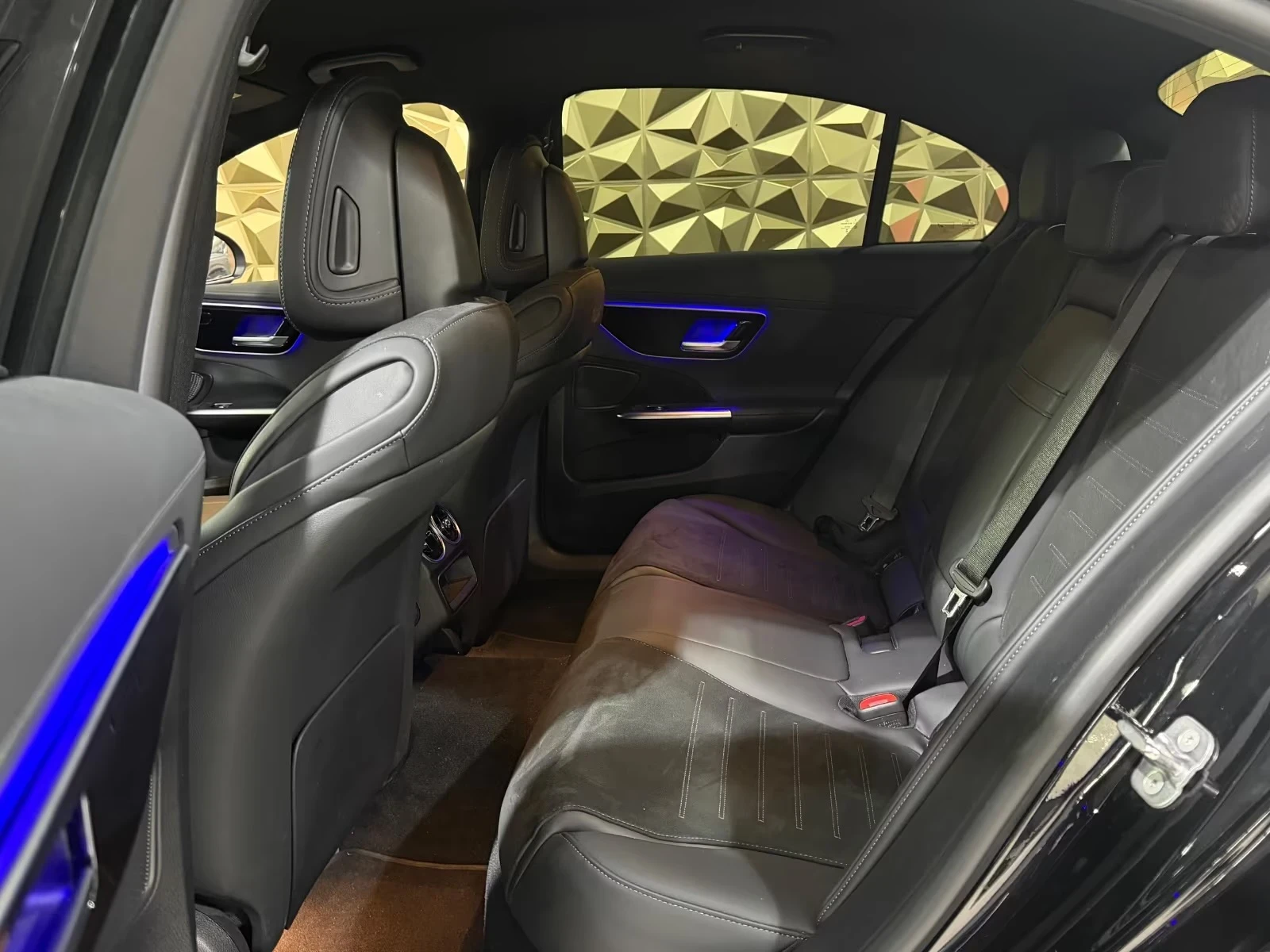 Mercedes-Benz C 300 Lim.| AMG-LINE| NIGHT-PAKET| PREMIUM| 1.HAND, снимка 11 - Автомобили и джипове - 55275036