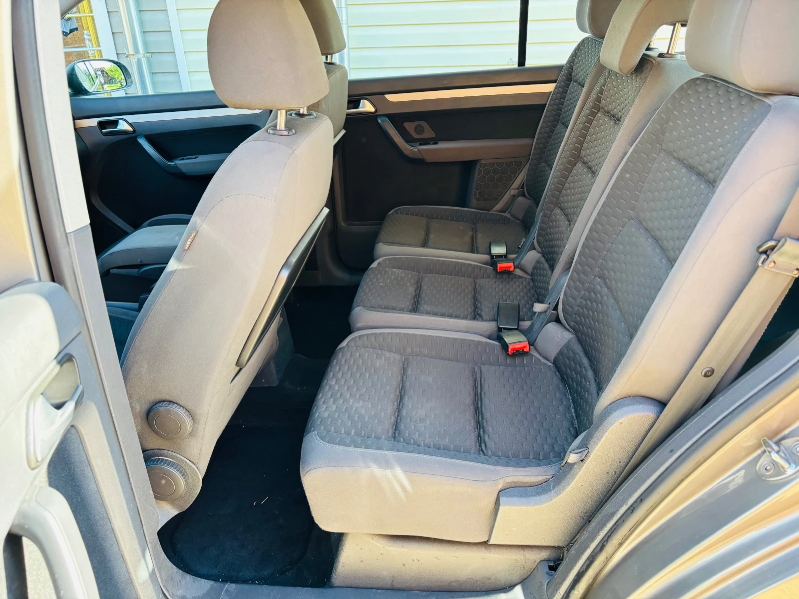 VW Touran 1.9 Disel, снимка 9 - Автомобили и джипове - 55478921