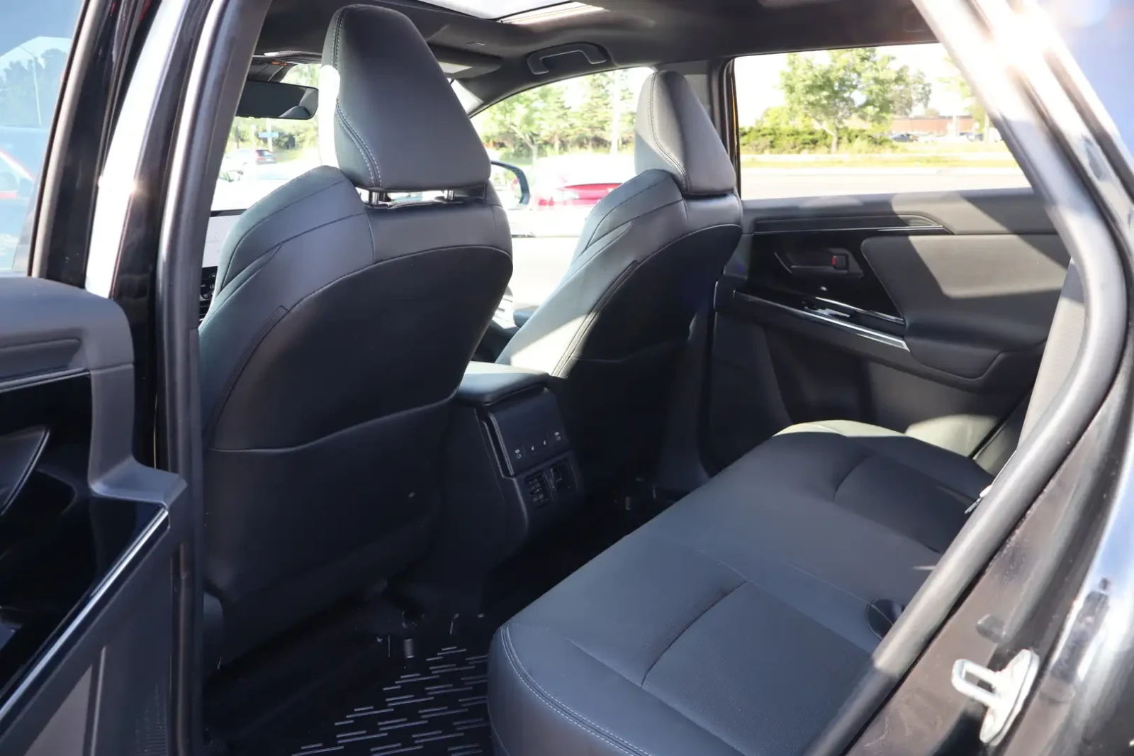 Toyota bZ4X XLE AWD TECHNOLOGY | 360  | JBL | PANORAMA, снимка 13 - Автомобили и джипове - 55845904