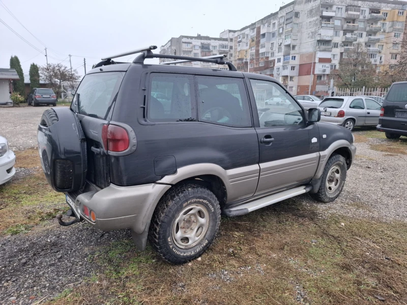 Nissan Terrano 2.7, снимка 5 - Автомобили и джипове - 47952979