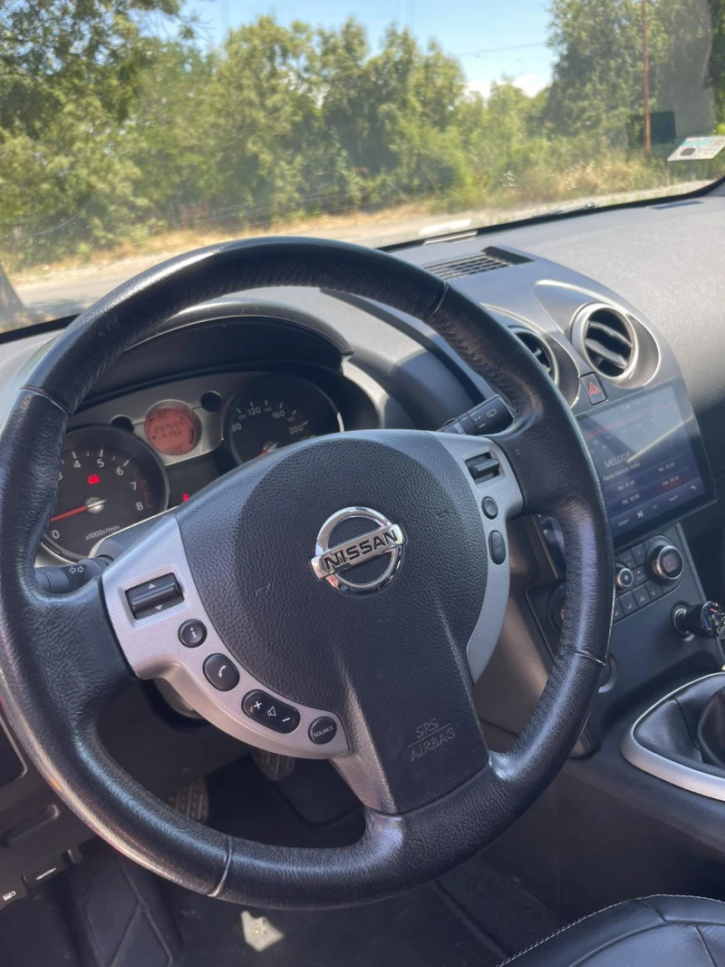 Nissan Qashqai, снимка 8 - Автомобили и джипове - 52573693