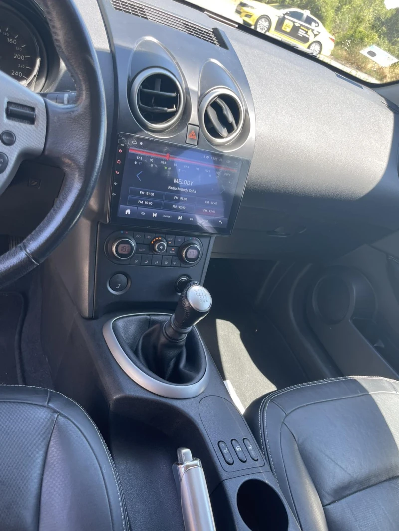 Nissan Qashqai, снимка 9 - Автомобили и джипове - 52573693