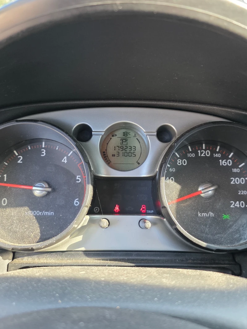 Nissan Qashqai, снимка 11 - Автомобили и джипове - 52344378