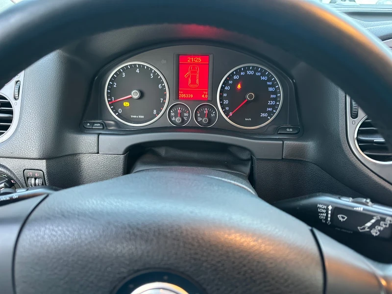 VW Tiguan 1.4 TSI-150k.s.4x4, снимка 10 - Автомобили и джипове - 52839889