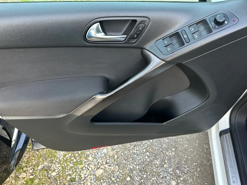 VW Tiguan 1.4 TSI-150k.s.4x4, снимка 9 - Автомобили и джипове - 52839889