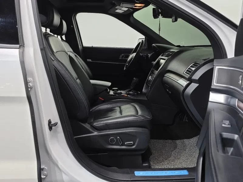 Ford Explorer 2.3 AWD, снимка 11 - Автомобили и джипове - 54351863