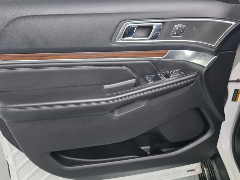 Ford Explorer 2.3 AWD, снимка 17 - Автомобили и джипове - 54351863