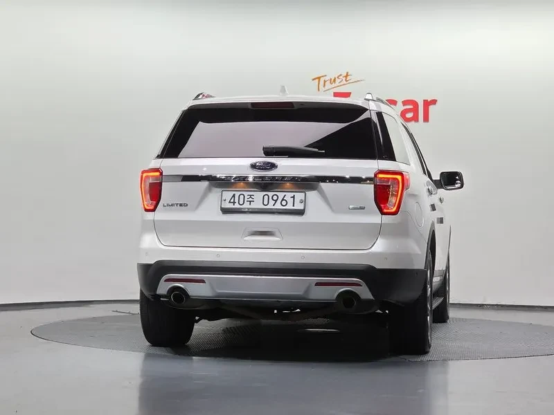 Ford Explorer 2.3 AWD, снимка 4 - Автомобили и джипове - 54351863