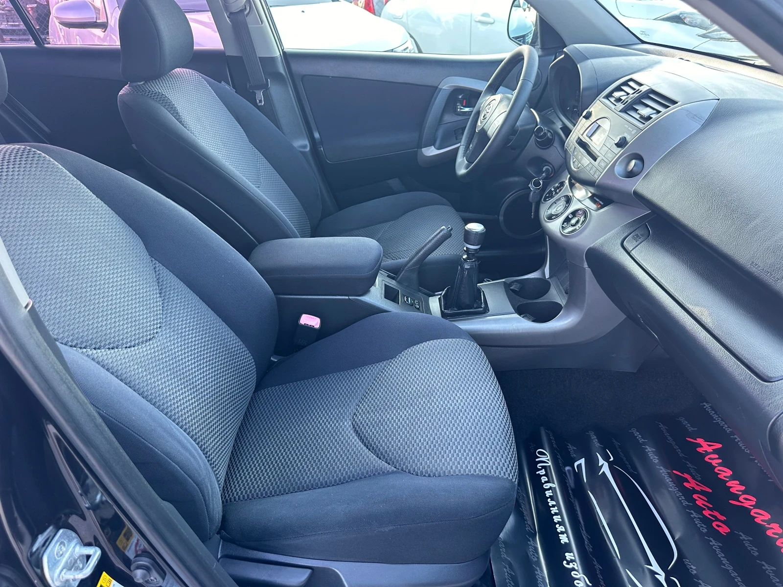 Toyota Rav4 2.2d4-d, 136к.с., 4х4 - изображение 9