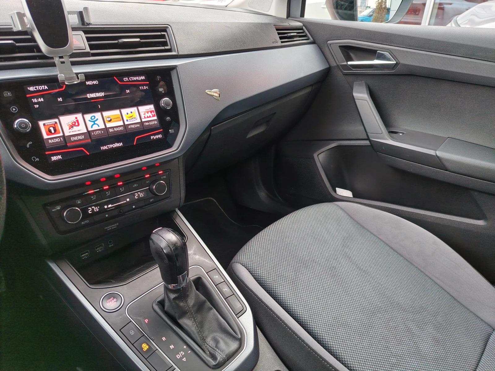 Seat Arona Elegance, снимка 8 - Автомобили и джипове - 54005444