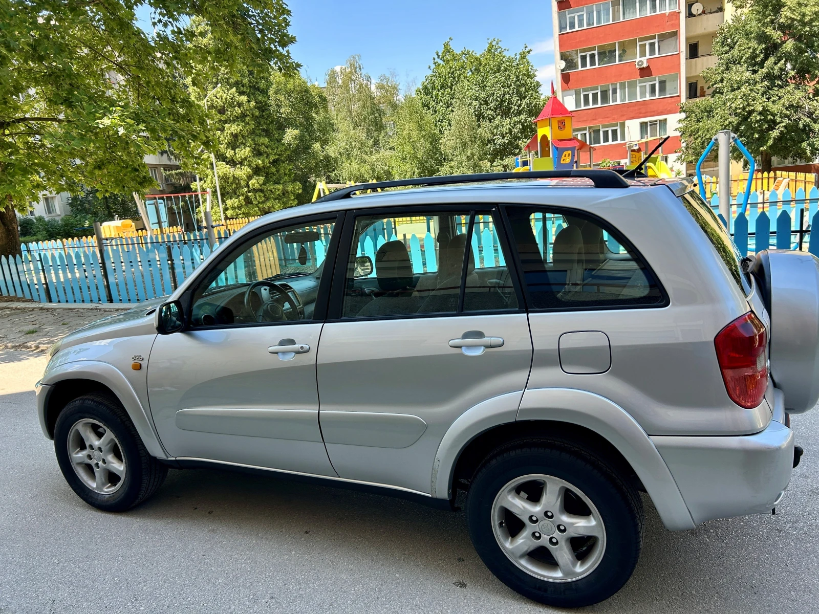 Toyota Rav4 2.0 D-4D, снимка 9 - Автомобили и джипове - 55189162