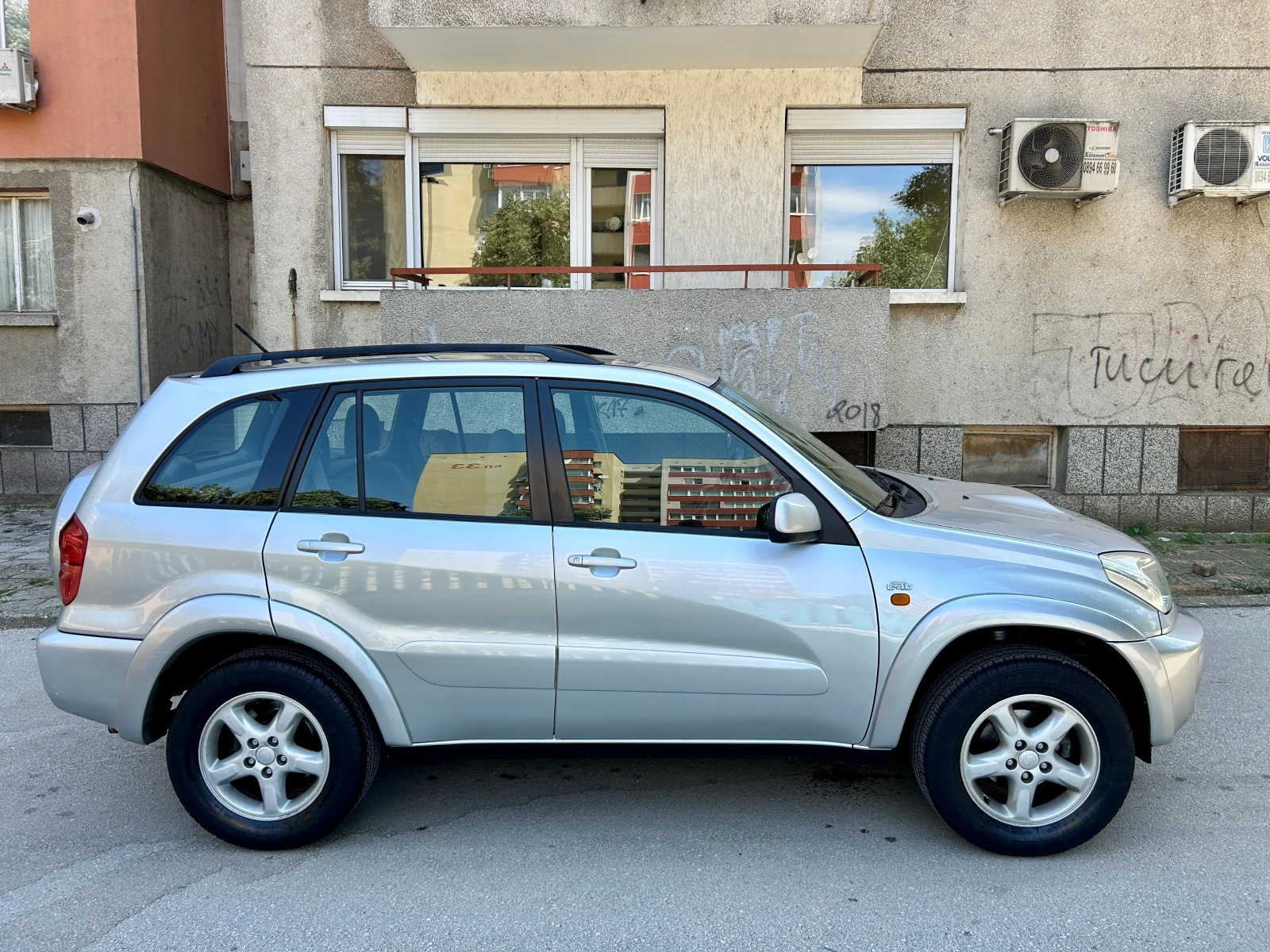 Toyota Rav4 2.0 D-4D, снимка 5 - Автомобили и джипове - 55189162