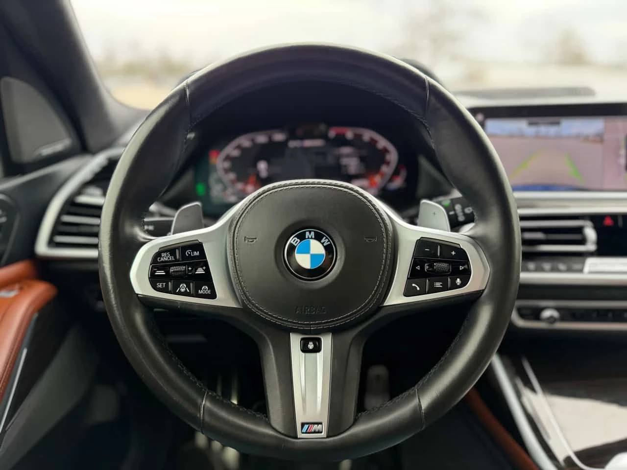 BMW X7 * M50i * CARFAX * DIS * SKY LOUNGE * HEAD UP * HK, снимка 9 - Автомобили и джипове - 55257301