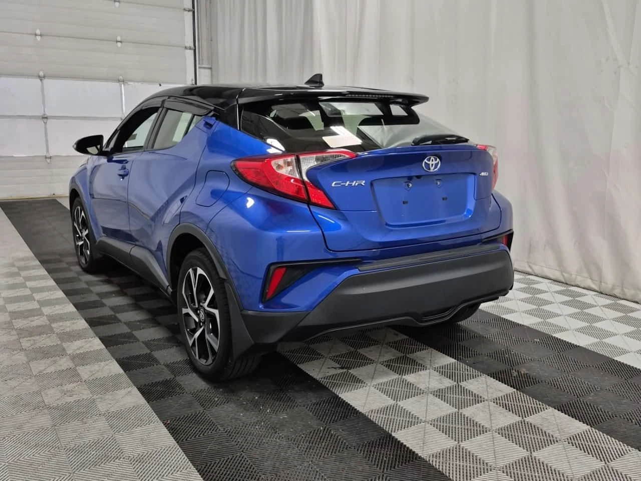 Toyota C-HR * XLE PREMIUM * CARFAX * БЕЗ ПЪРВОНАЧАЛНА ВНОСКА, снимка 4 - Автомобили и джипове - 55384193