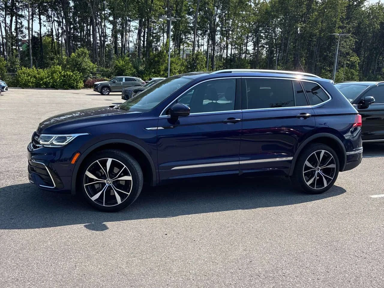 VW Tiguan Highline R Line / CARFAX / АВТОКРЕДИТ , снимка 2 - Автомобили и джипове - 55435585