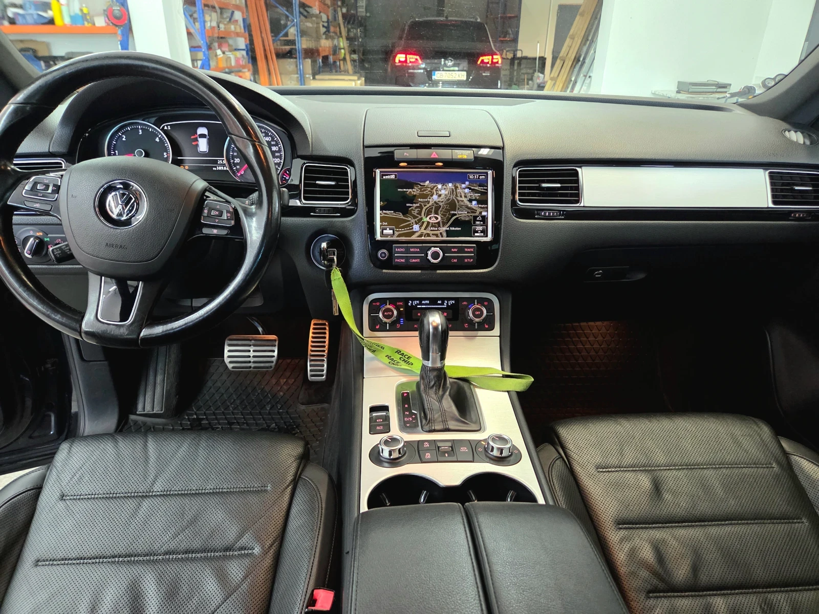 VW Touareg 3.0 Tdi, снимка 11 - Автомобили и джипове - 55484395