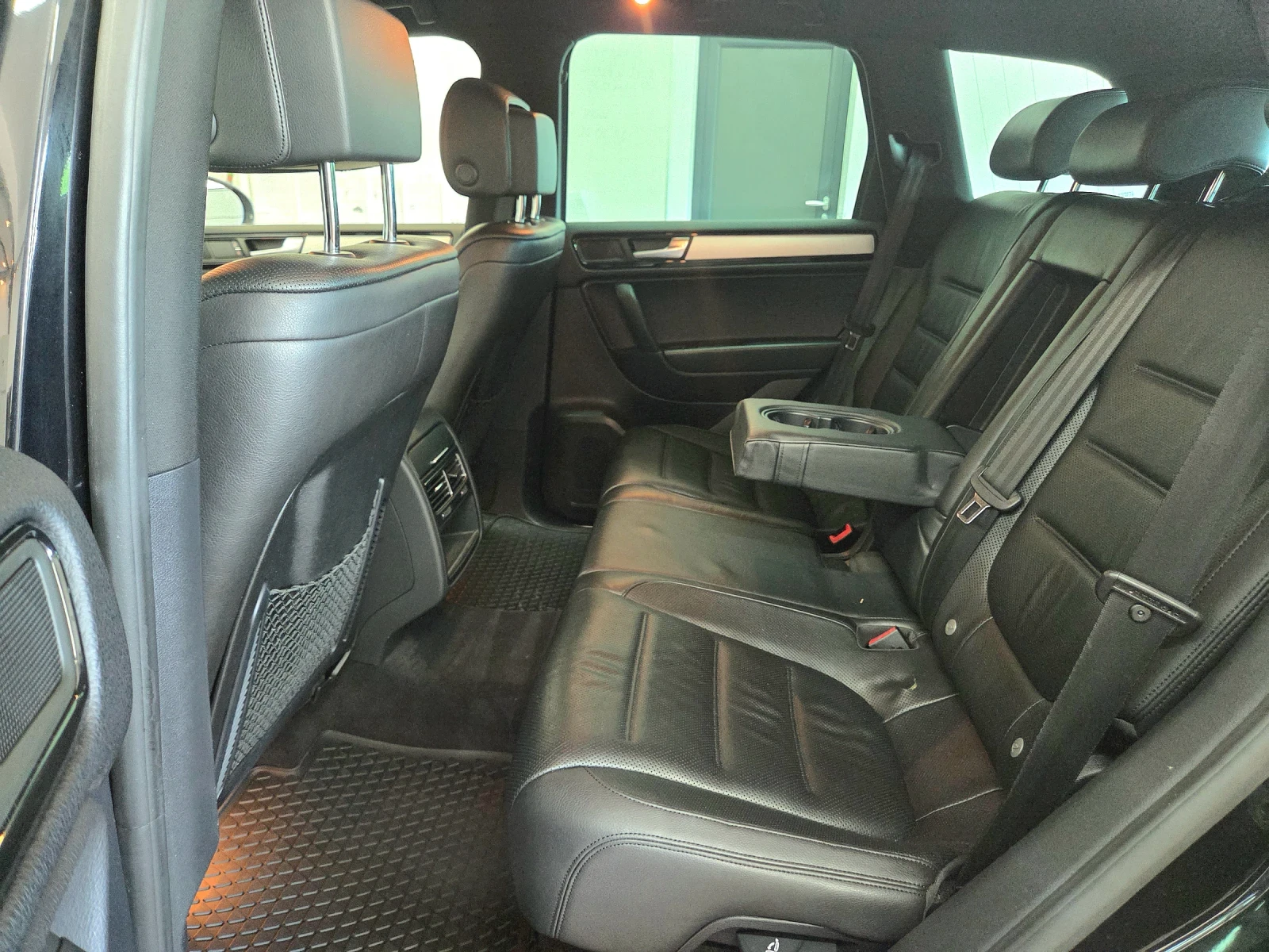 VW Touareg 3.0 Tdi, снимка 8 - Автомобили и джипове - 55484395