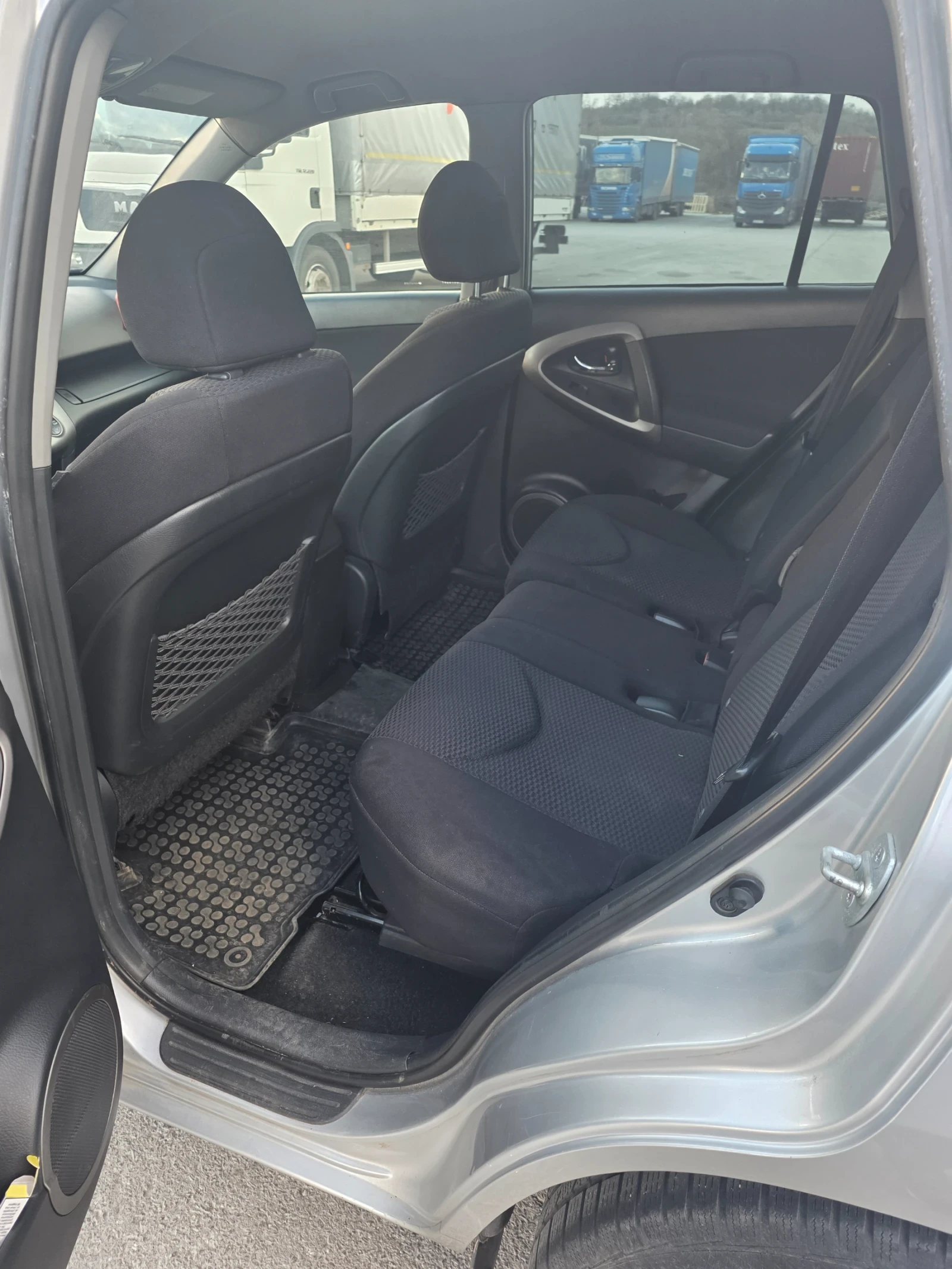 Toyota Rav4, снимка 4 - Автомобили и джипове - 56438140