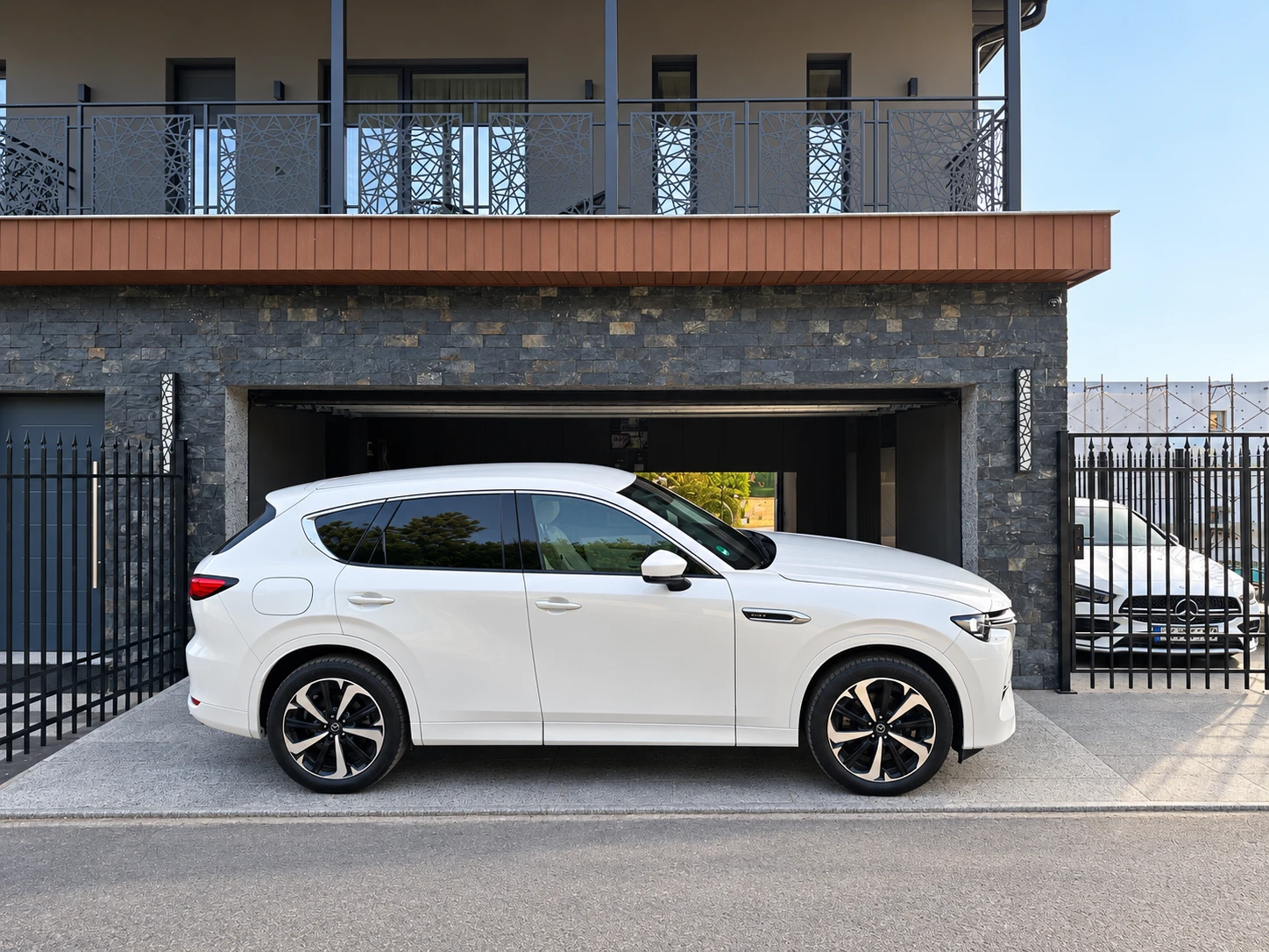 Mazda CX-60 Mazda CX-60 TAKUMI | PLUG-IN| 327кс.| 4x4| ГАРАНЦИ