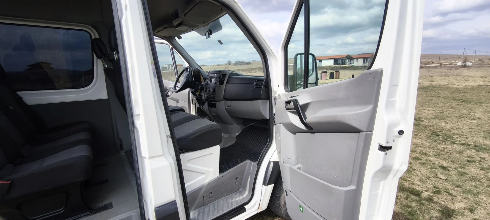 VW Crafter, снимка 9 - Бусове и автобуси - 53948589