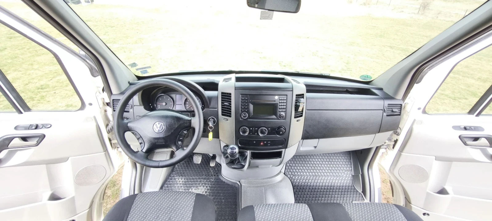 VW Crafter, снимка 13 - Бусове и автобуси - 53948589