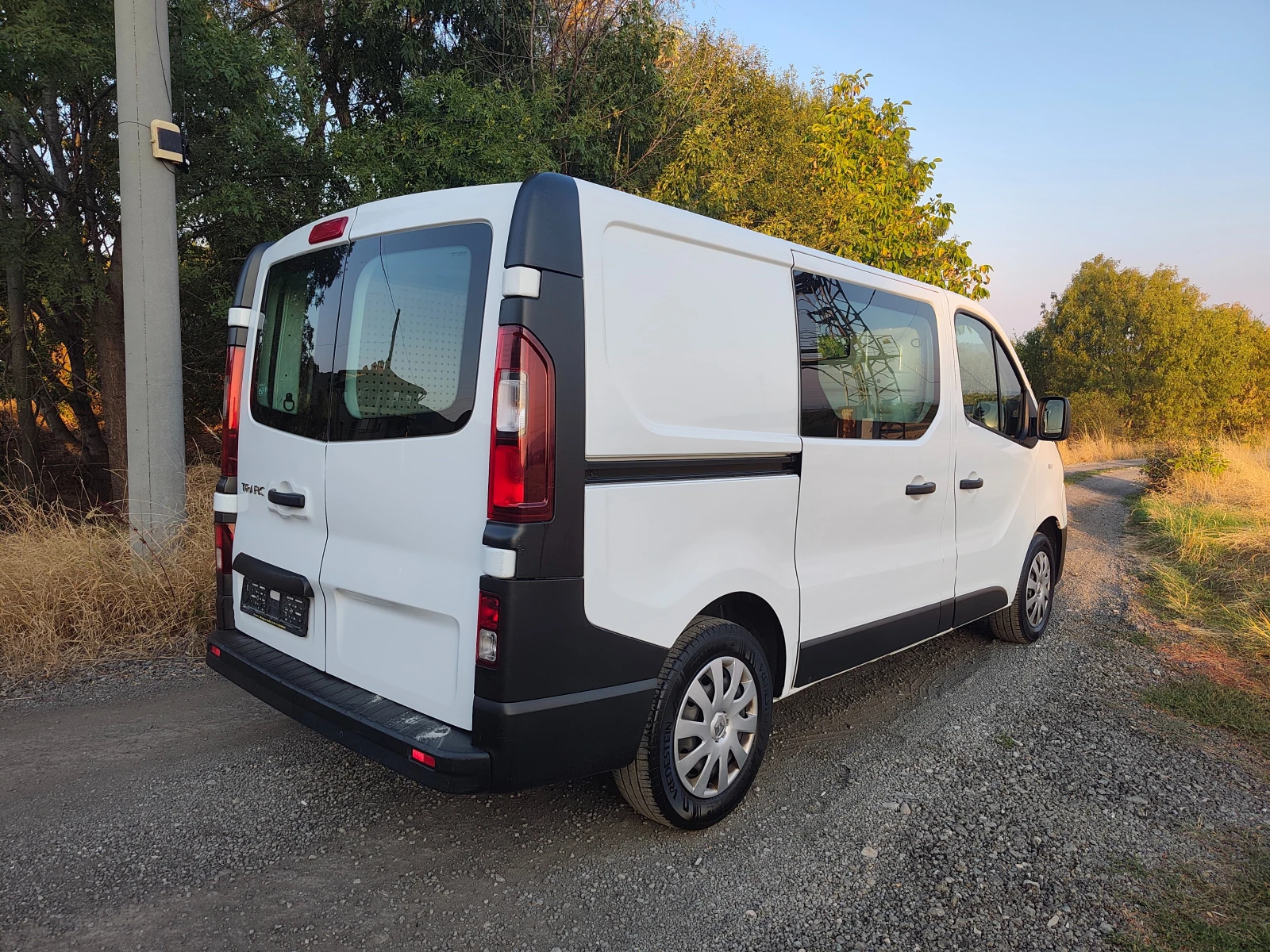 Renault Trafic dci 125 Климатик евро 6, снимка 3 - Бусове и автобуси - 56016367