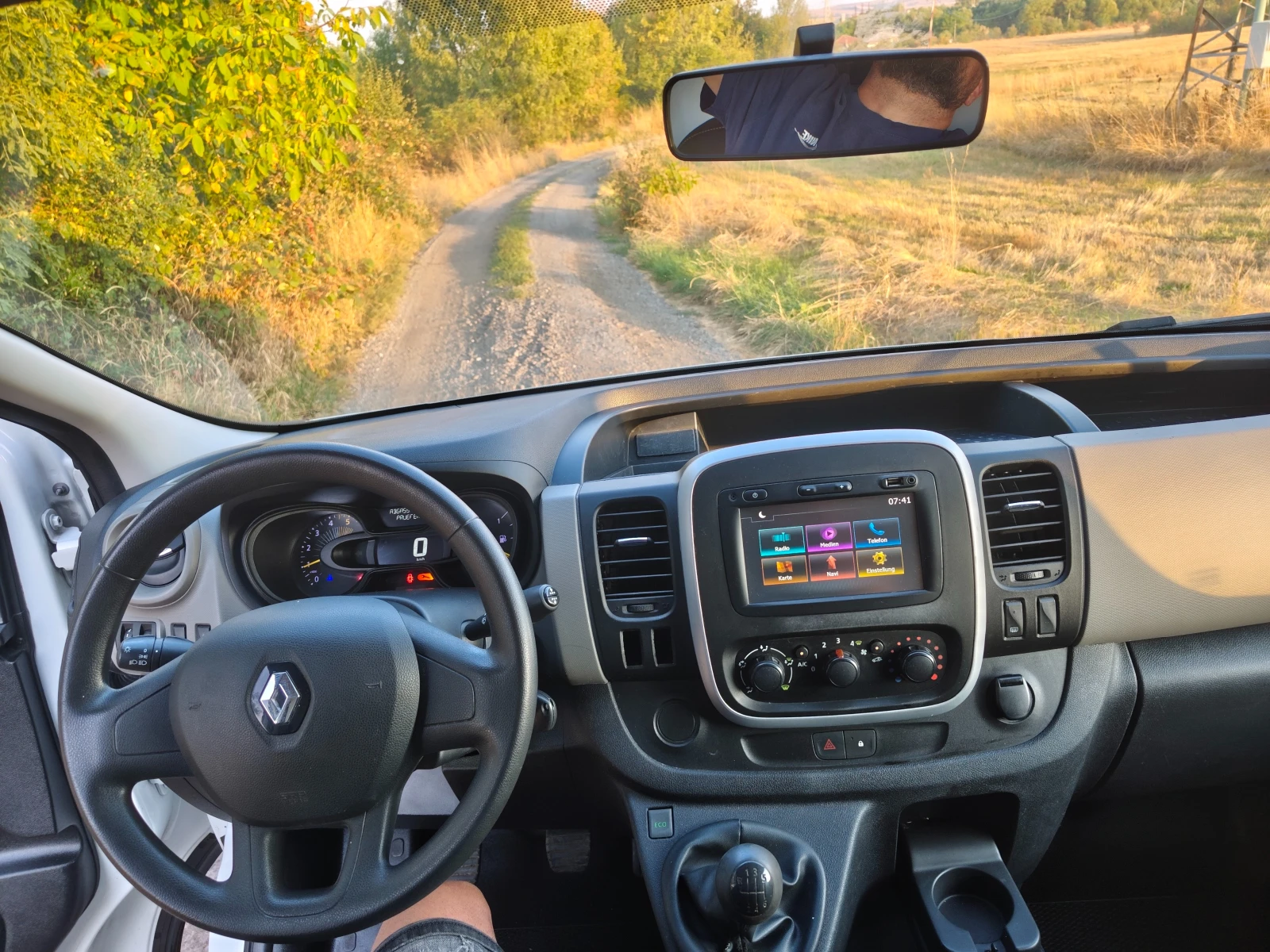 Renault Trafic dci 125 Климатик евро 6, снимка 8 - Бусове и автобуси - 56016367