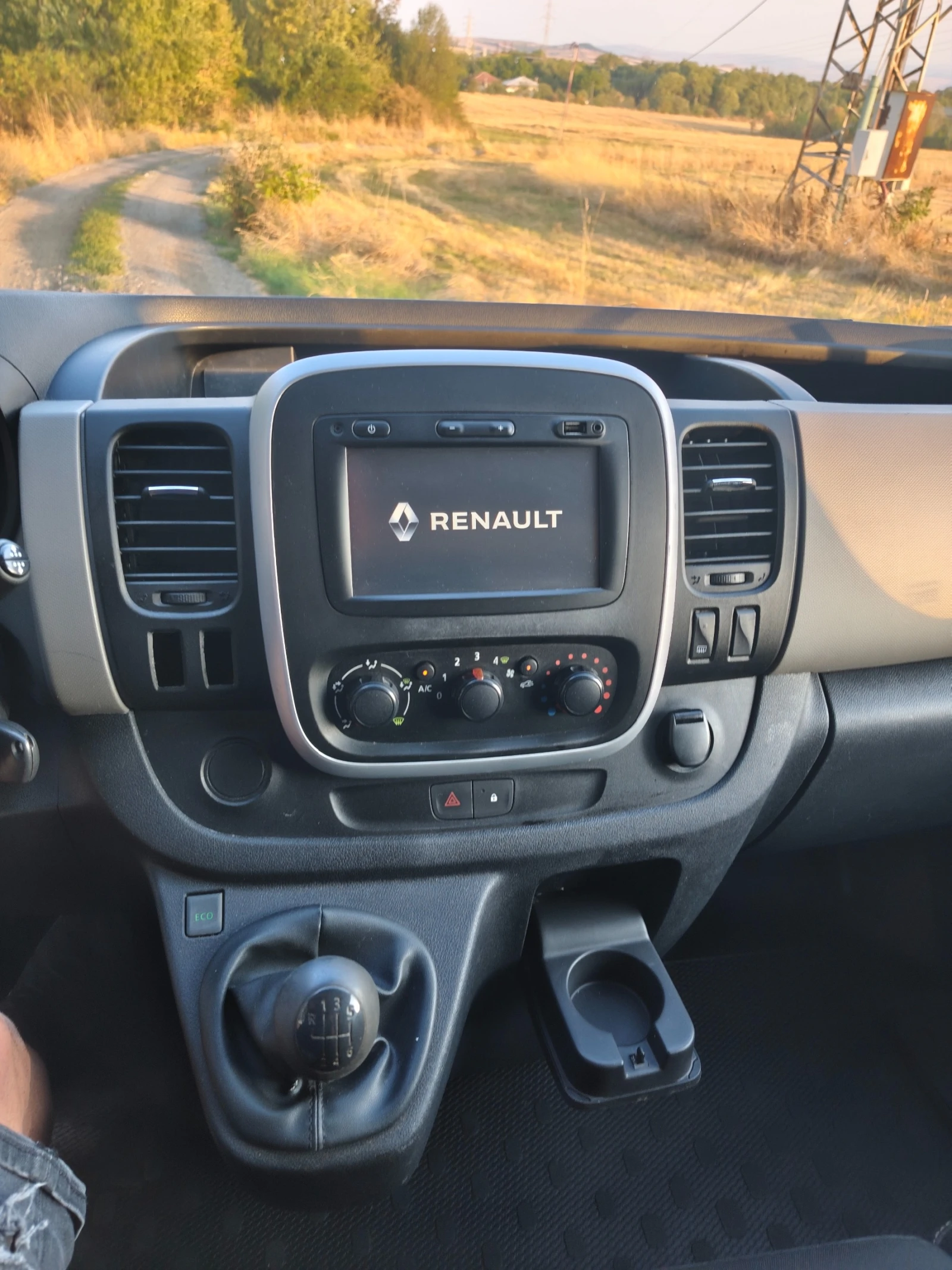 Renault Trafic dci 125 Климатик евро 6, снимка 7 - Бусове и автобуси - 56016367