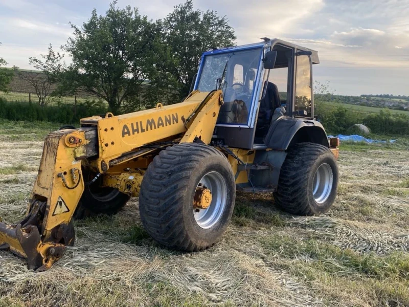 Телескопичен товарач Manitou, снимка 1 - Селскостопанска техника - 47431317