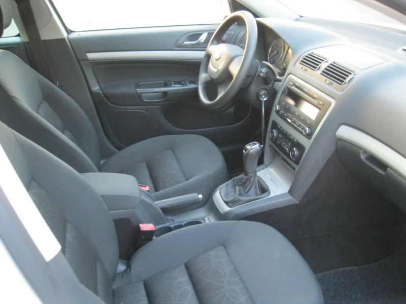 Skoda Octavia, снимка 12 - Автомобили и джипове - 51659487