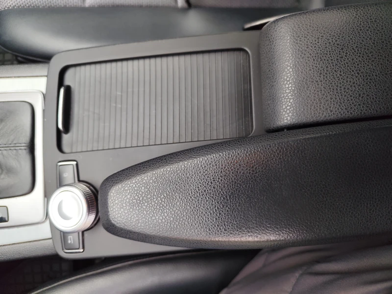 Mercedes-Benz C 220, снимка 8 - Автомобили и джипове - 52652934