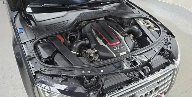 Audi S8  4.0 TFSI Quatrro , снимка 10 - Автомобили и джипове - 53206081