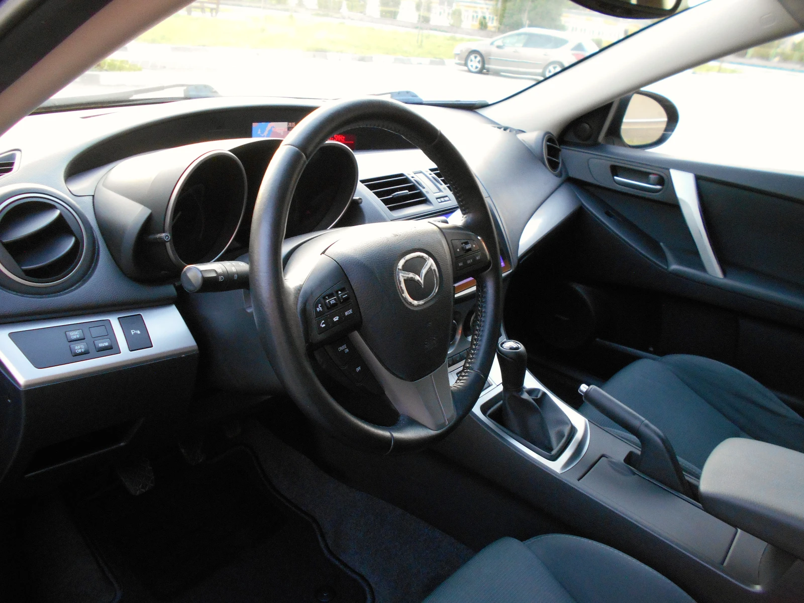 Mazda 3 Facelift 2.2 CD * Full * Обслужена - изображение 9