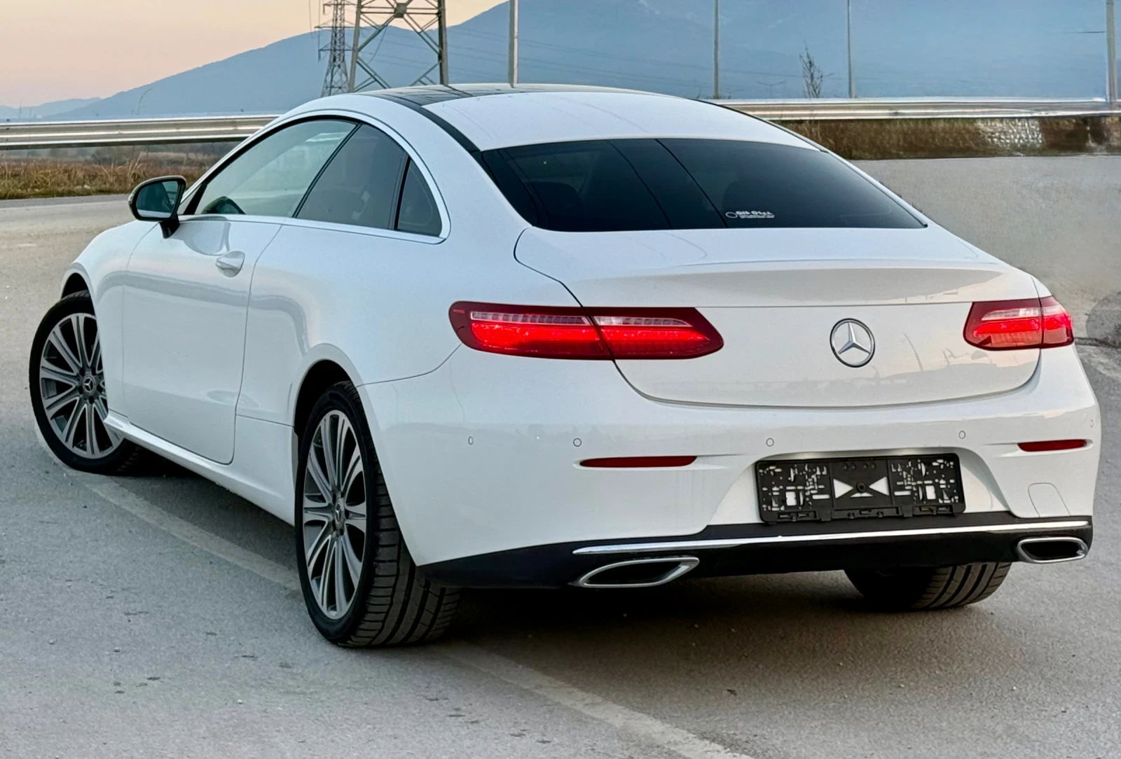 Mercedes-Benz E 220 Coupe - изображение 6