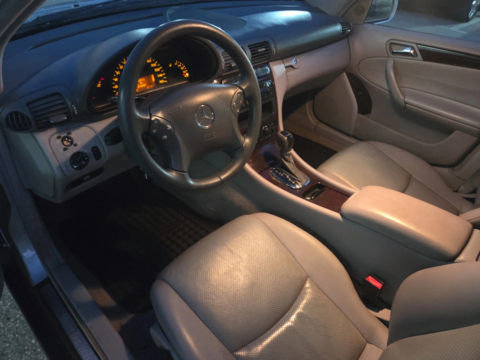 Mercedes-Benz C 220 CDI-Avantgarde, снимка 9 - Автомобили и джипове - 53802427