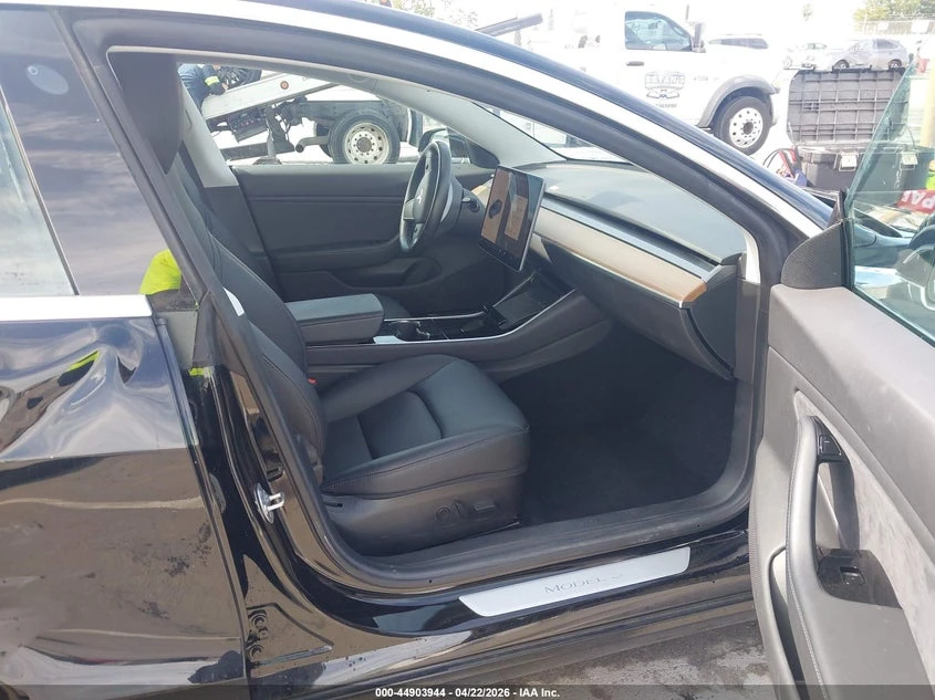 Tesla Model 3 Long Range/Mid Range/Standard Range/Standard Range, снимка 4 - Автомобили и джипове - 54419088