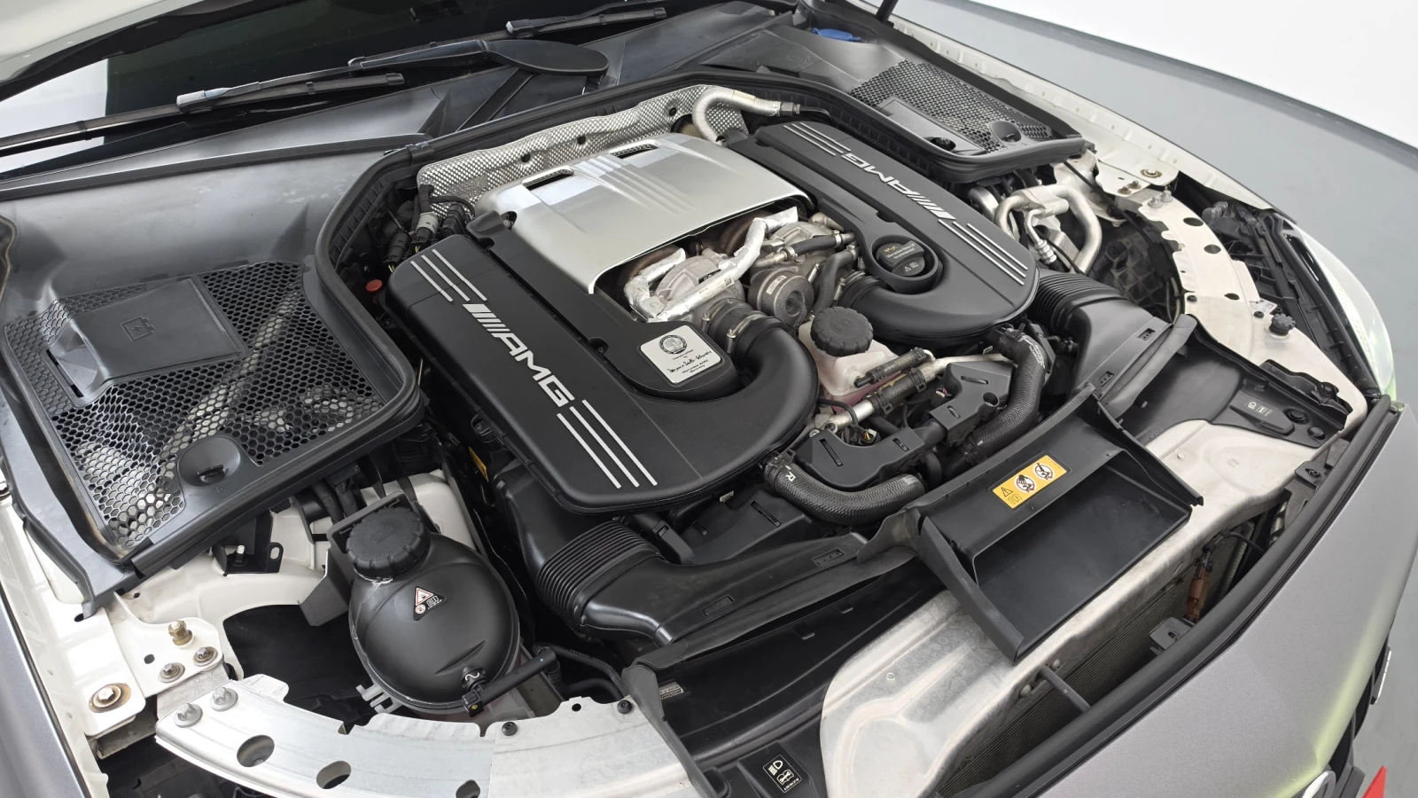 Mercedes-Benz C 63 AMG 360* BLIND SPOT* HUD* ЕЛ. БАГАЖНИК* КРАЙНА ЦЕНА, снимка 6 - Автомобили и джипове - 55990204