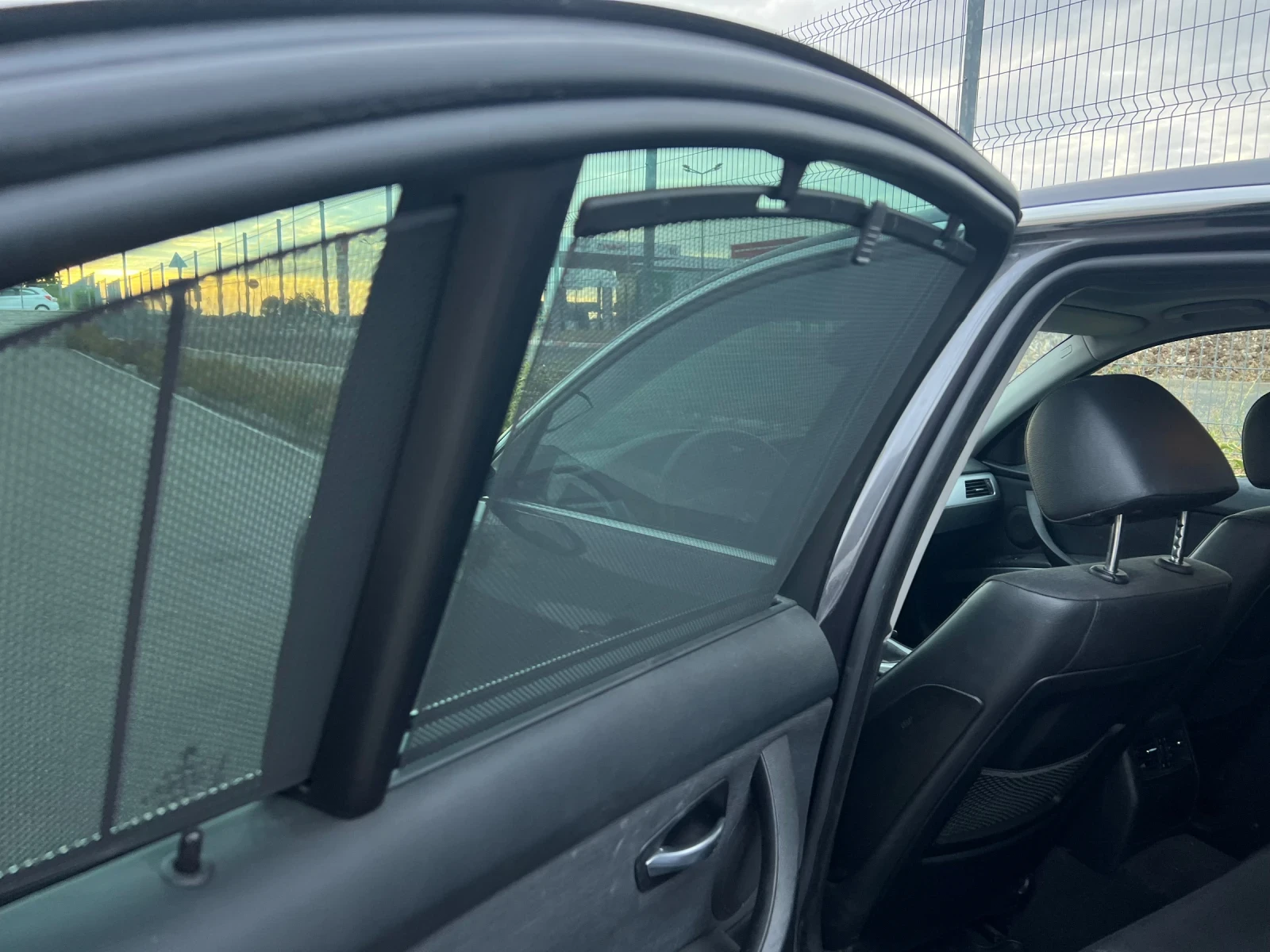 BMW 330 Газ.инжекцион/Carplay/Android auto/Logic 7, снимка 7 - Автомобили и джипове - 56144394
