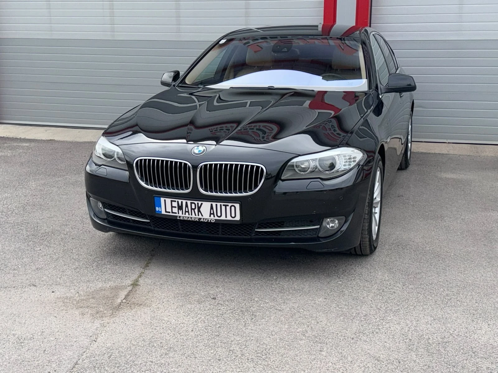 BMW 520 I AUTOMATIK NAVI KAMERA HED-UP KEY LESS START STOP, снимка 2 - Автомобили и джипове - 56226455