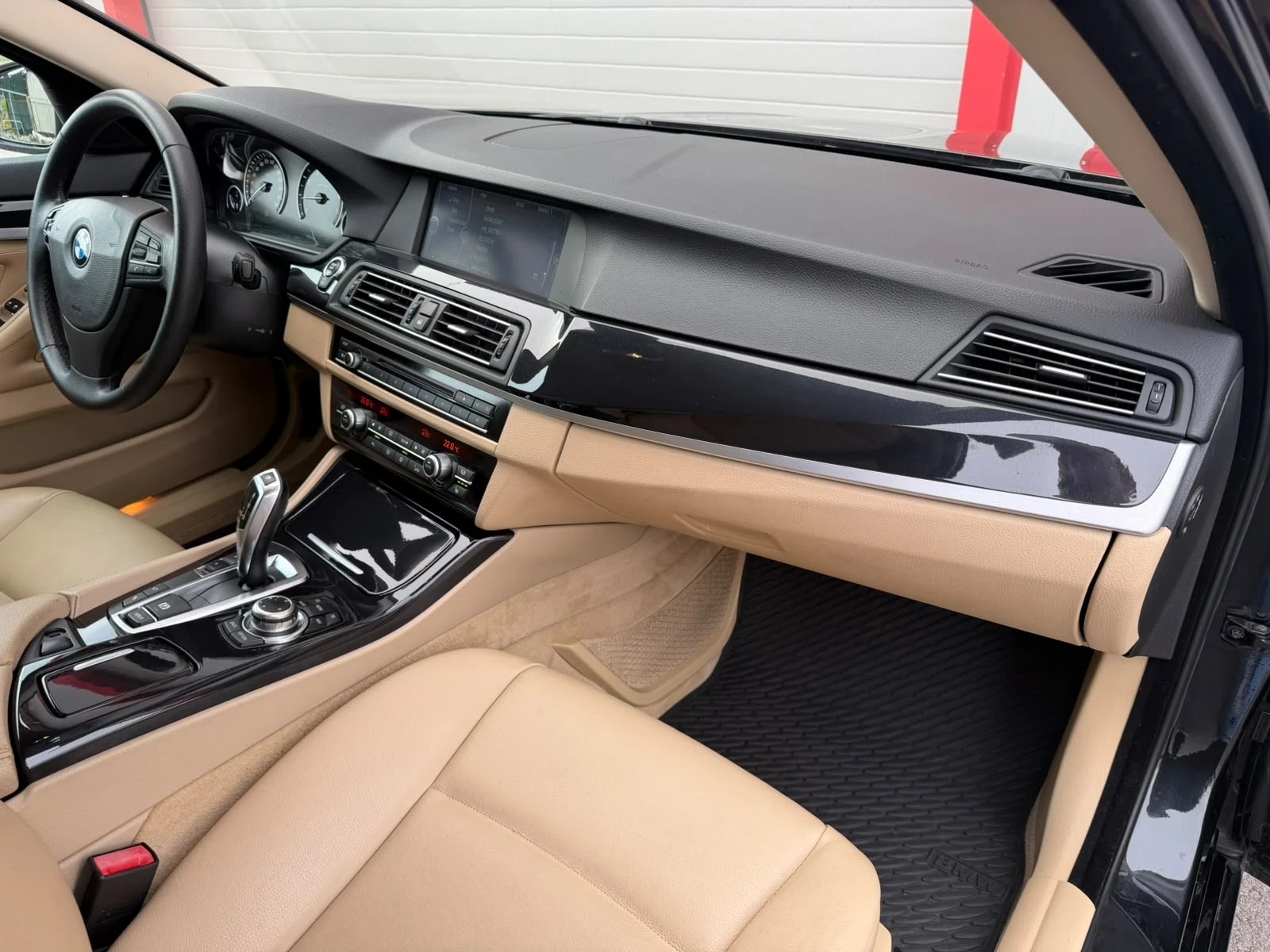 BMW 520 I AUTOMATIK NAVI KAMERA HED-UP KEY LESS START STOP, снимка 16 - Автомобили и джипове - 56226455