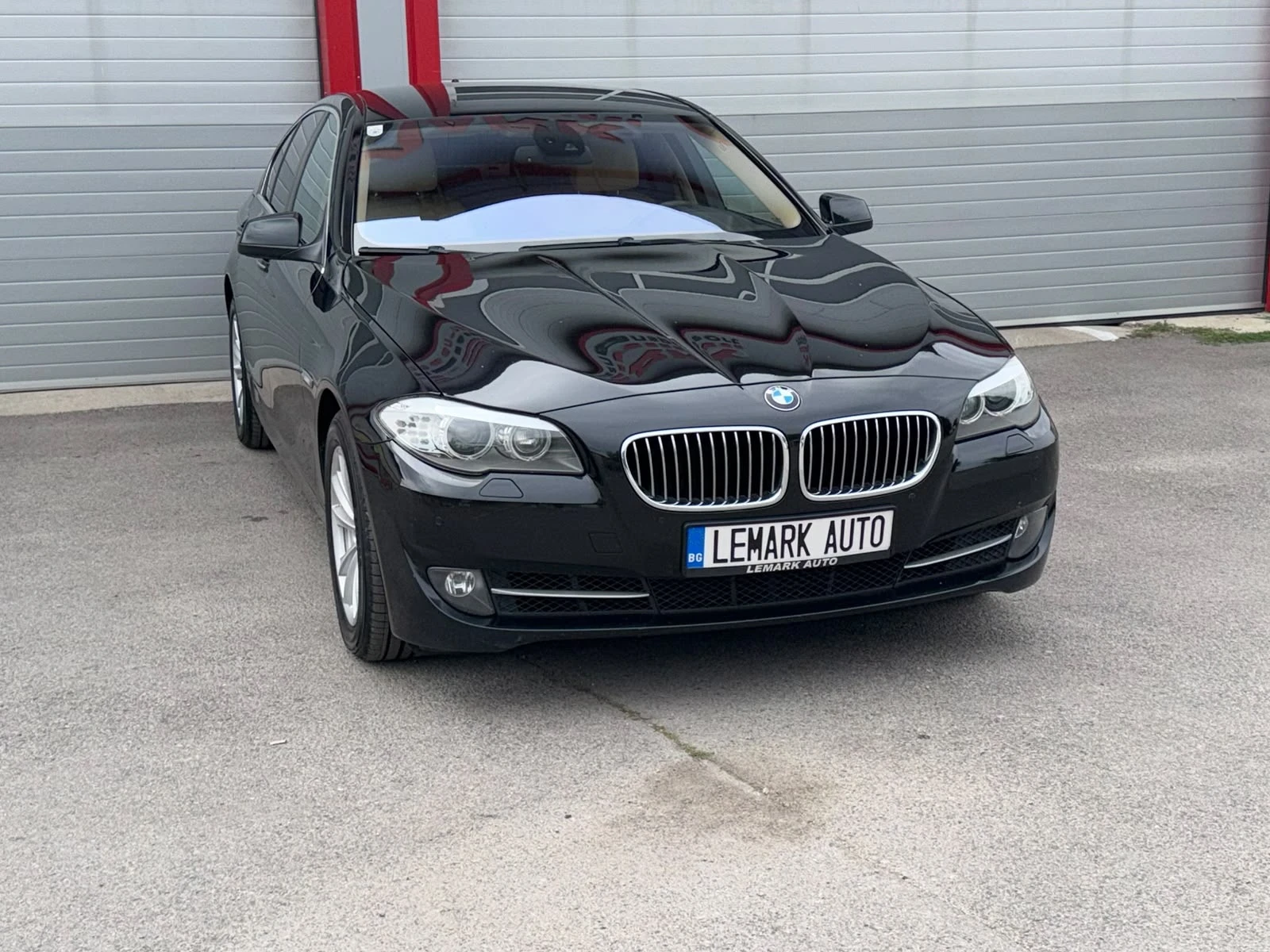 BMW 520 I AUTOMATIK NAVI KAMERA HED-UP KEY LESS START STOP, снимка 3 - Автомобили и джипове - 56226455