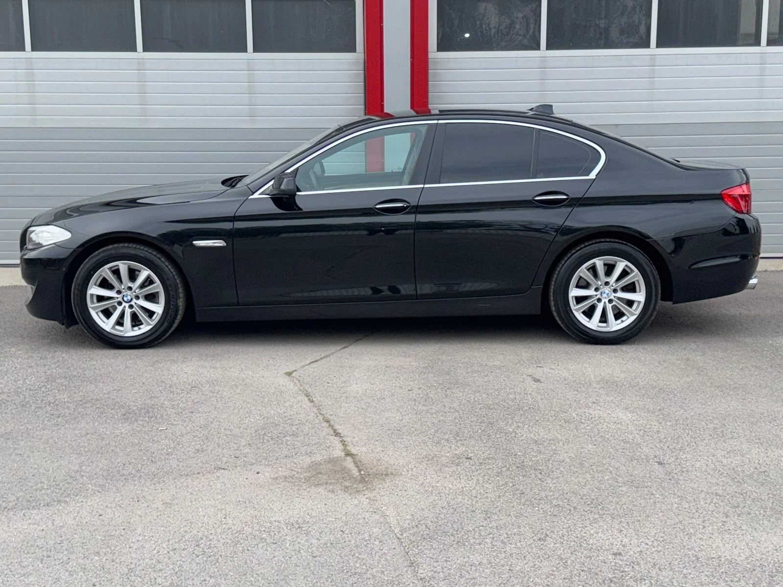 BMW 520 I AUTOMATIK NAVI KAMERA HED-UP KEY LESS START STOP, снимка 6 - Автомобили и джипове - 56226455