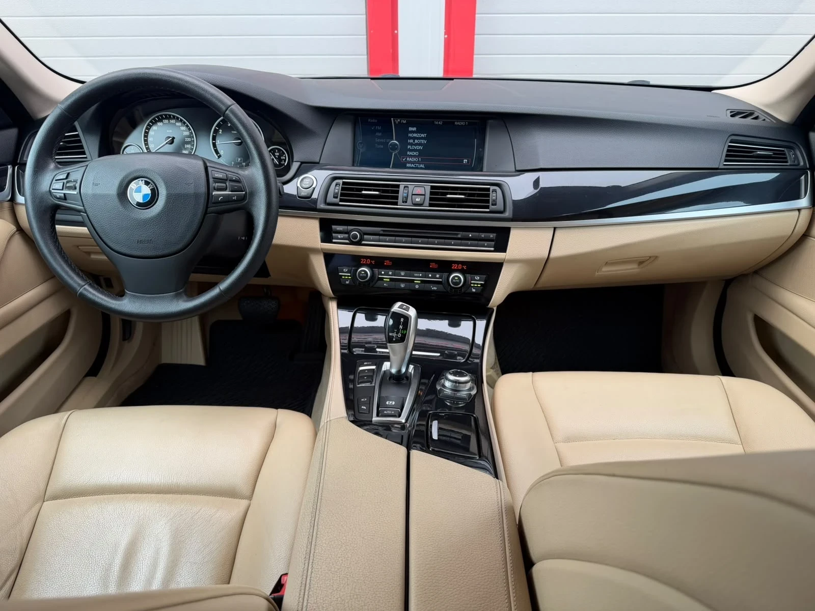 BMW 520 I AUTOMATIK NAVI KAMERA HED-UP KEY LESS START STOP, снимка 15 - Автомобили и джипове - 56226455