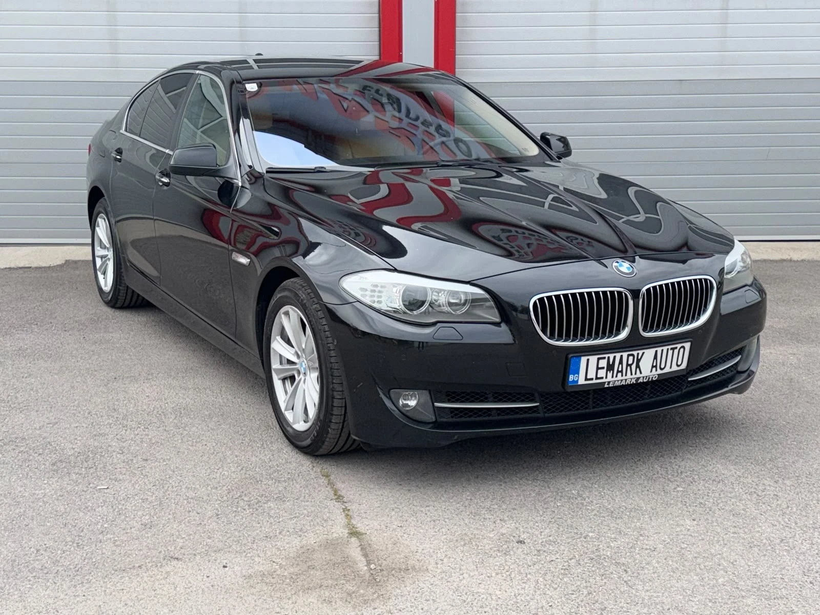 BMW 520 I AUTOMATIK NAVI KAMERA HED-UP KEY LESS START STOP, снимка 5 - Автомобили и джипове - 56226455