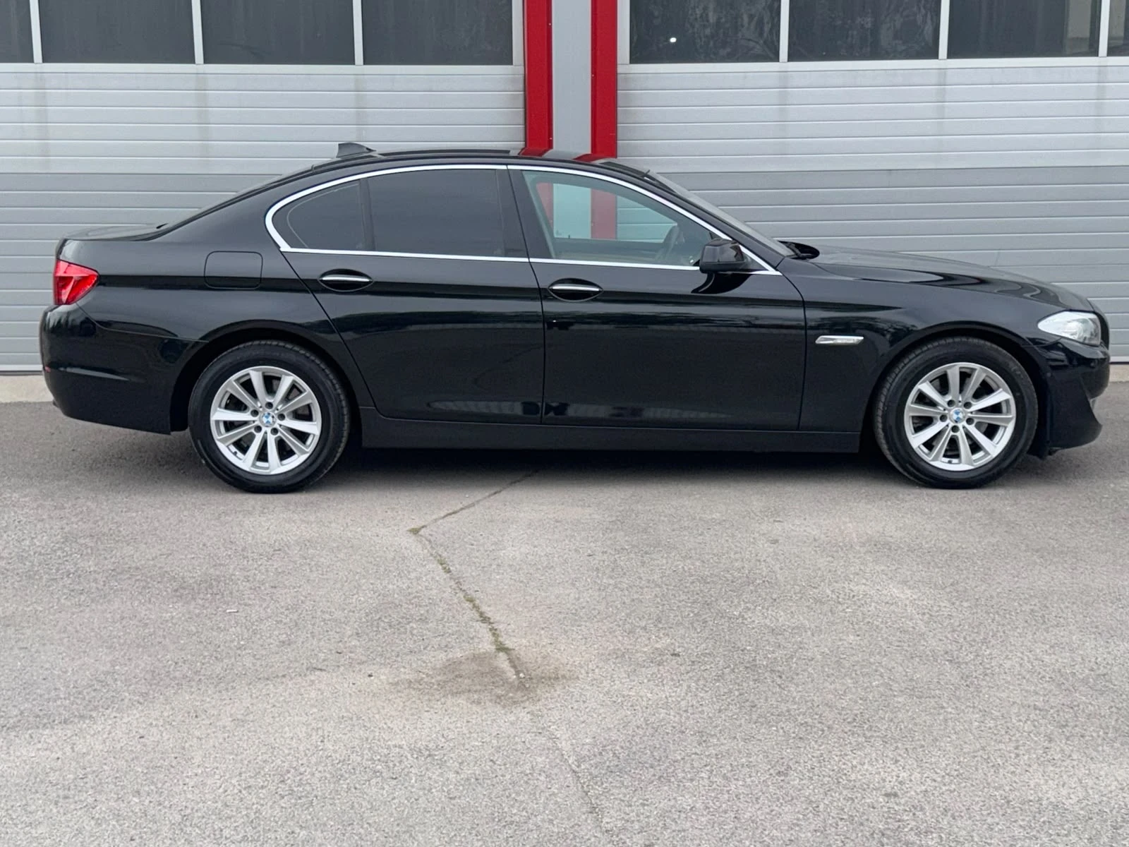 BMW 520 I AUTOMATIK NAVI KAMERA HED-UP KEY LESS START STOP, снимка 7 - Автомобили и джипове - 56226455