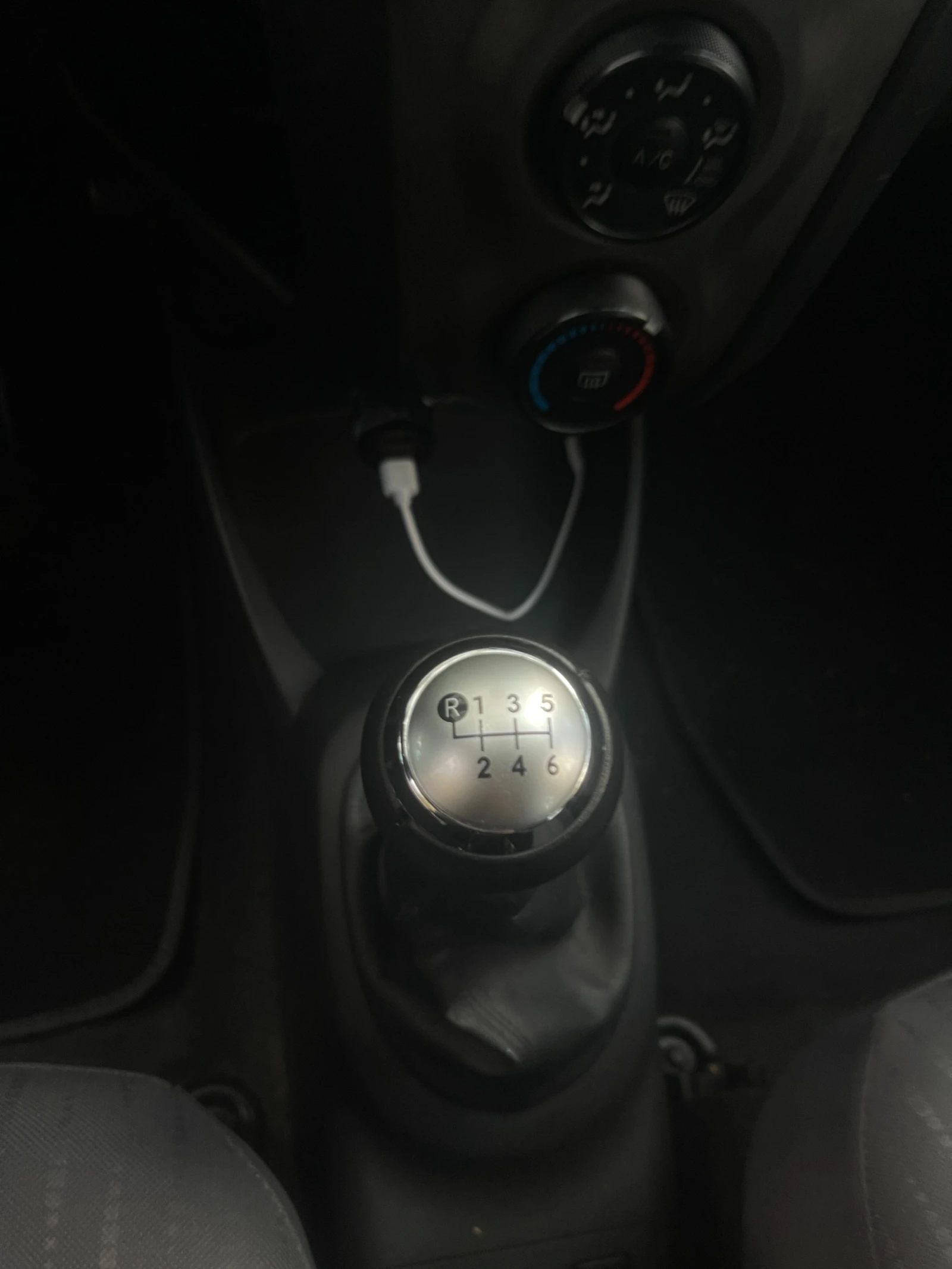 Toyota Yaris, снимка 11 - Автомобили и джипове - 56663315