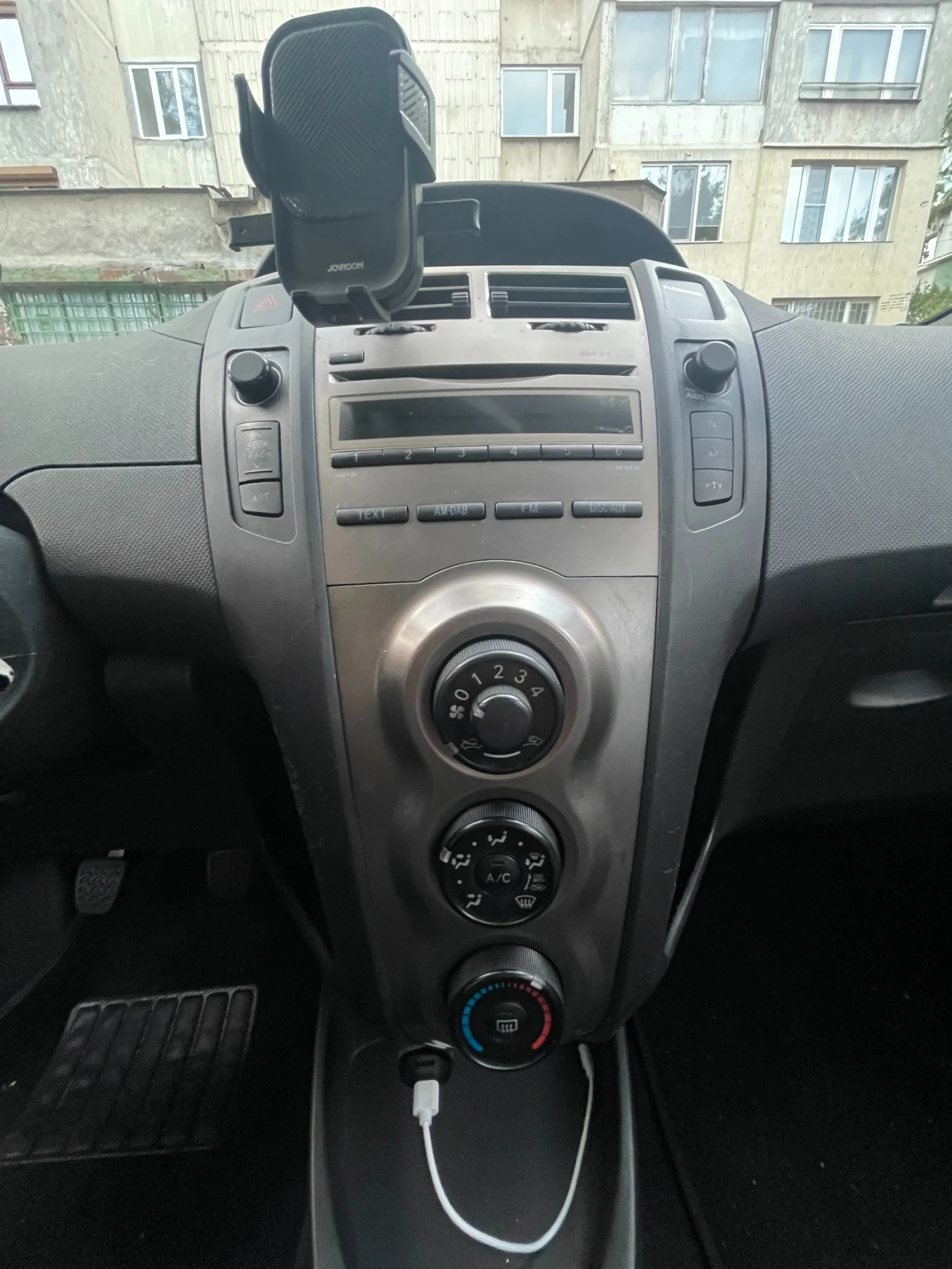 Toyota Yaris, снимка 10 - Автомобили и джипове - 56663315