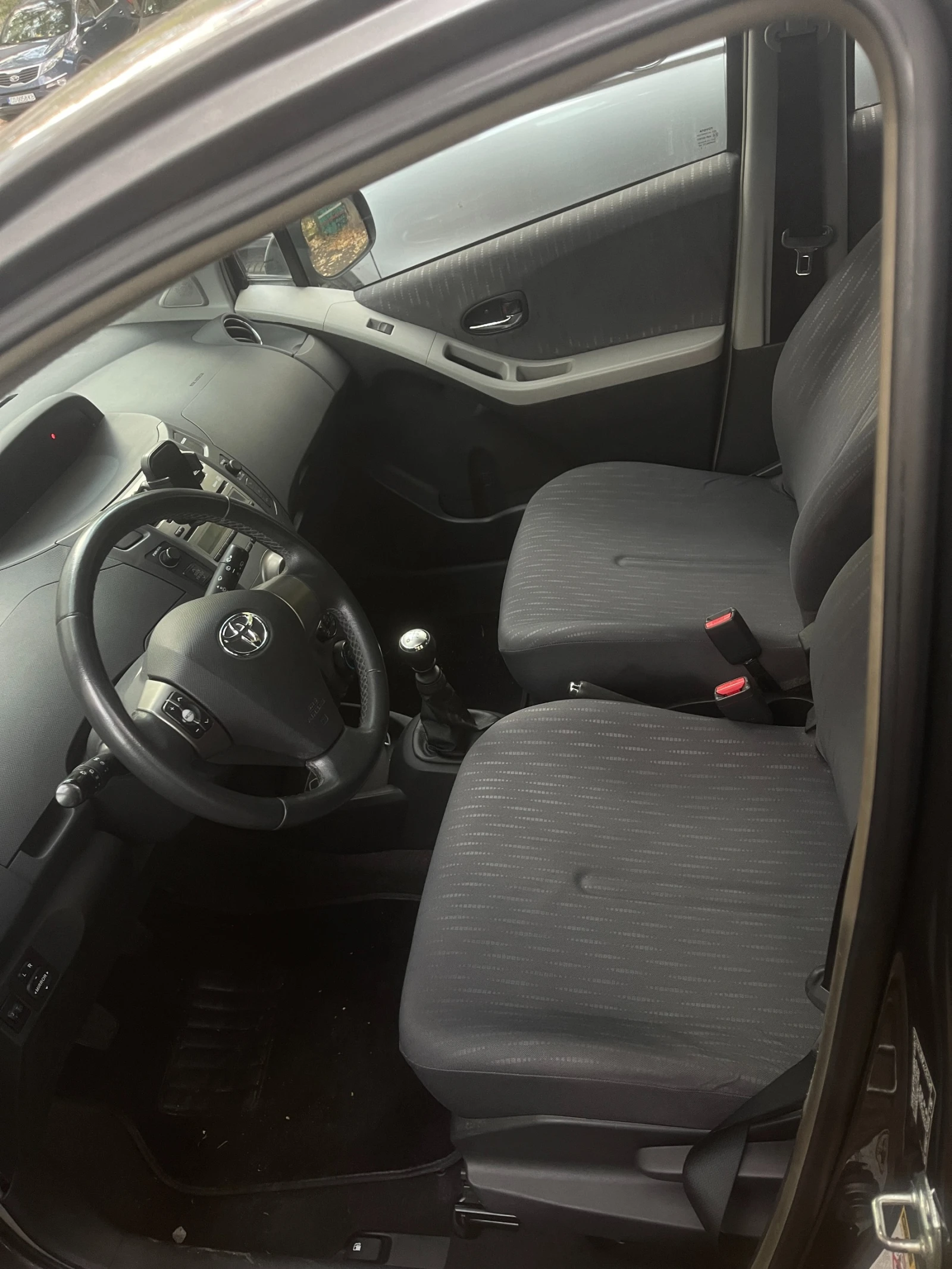 Toyota Yaris, снимка 8 - Автомобили и джипове - 56663315