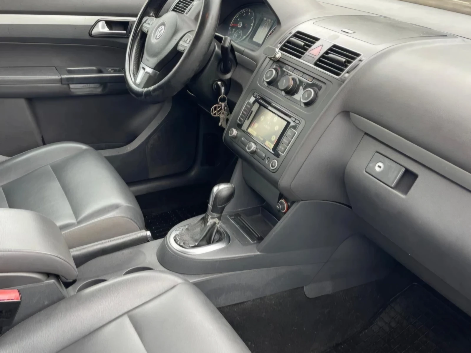 VW Touran, снимка 4 - Автомобили и джипове - 56689127